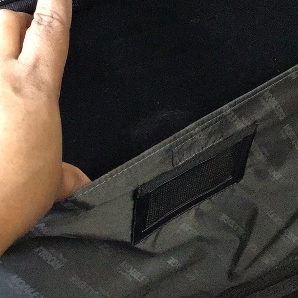 Mobile Edge bring on laptop hardcase bag, 17 inch laptop case - Picture 10 of 11